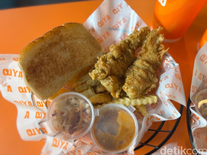 AYLO, restoran fish and chip baru milik selebgram Niko Al Hakim atau Okin.