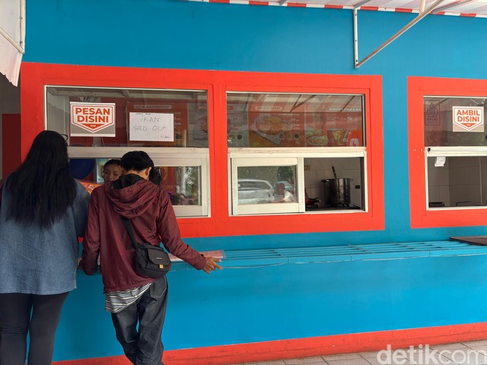 AYLO, restoran fish and chip baru milik selebgram Niko Al Hakim atau Okin.
