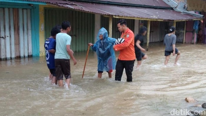 Banjir di salah satu wilayah Padang Pariaman, Sumbar. (Jeka Kampai/detikSumut)