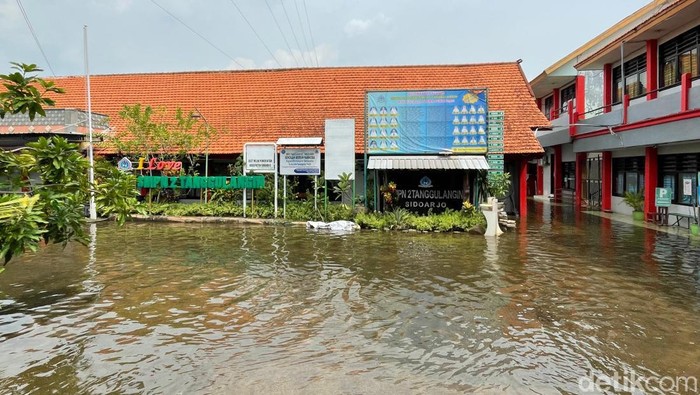 Banjir di SMP Negeri 2 Tanggulangin