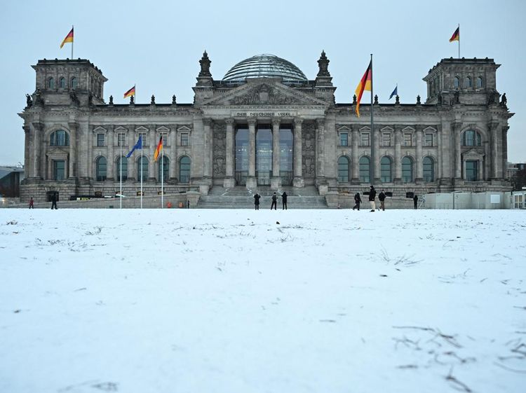 Berlin Diselimuti Salju, Warga Nikmati Suasana Musim Dingin