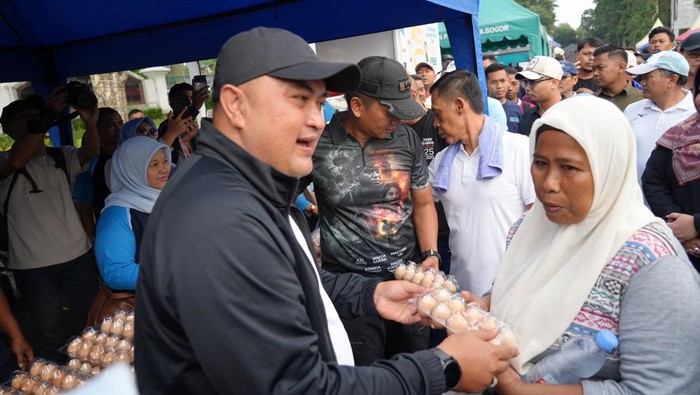 Budayakan Makan Telur, Bupati Bogor Bagikan 2.025 Telur Gratis ke Warga