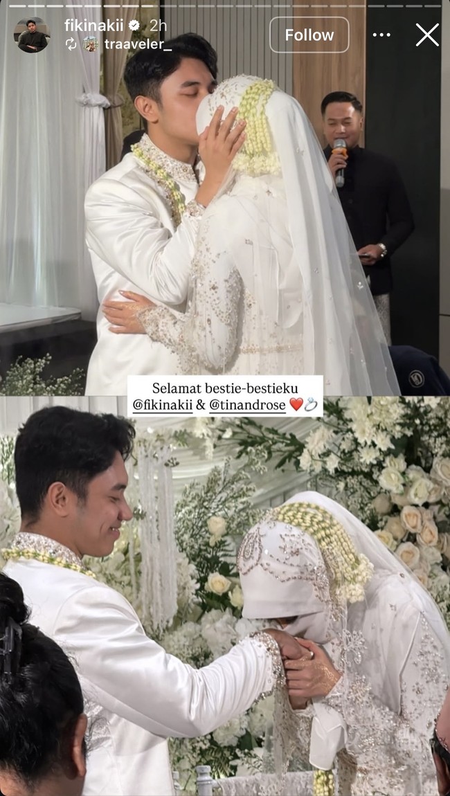 Di hari bahagianya, Fiki tampil mengenakan beskap modern yang memiliki detail berupa bordir halus warna emas. Ia juga mengenakan kalung melati khas pernikahan adat. Foto: Instagram/@fikinakii