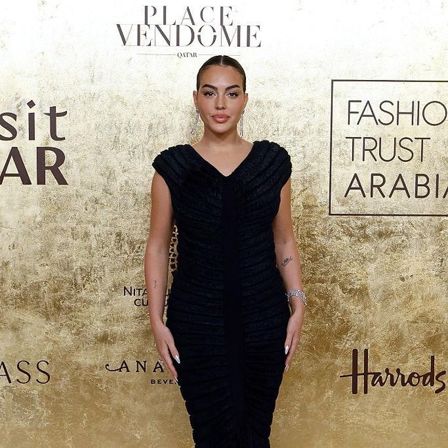 Foto: Gaya Georgina Rodriguez Hingga Lindsay Lohan di Fashion Thrust Arabia