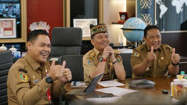 Gubernur Kalteng Agustiar Sabran dan Plt Kadisdik Kalteng Reza Prabowo. (Media Disdik Kalteng) Gubernur Kalteng Agustiar Sabran dan Plt Kadisdik Kalteng Reza Prabowo. (Media Disdik Kalteng)