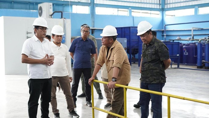 Gubernur Sumsel meninjau fasilitas pengelolaan limbah.