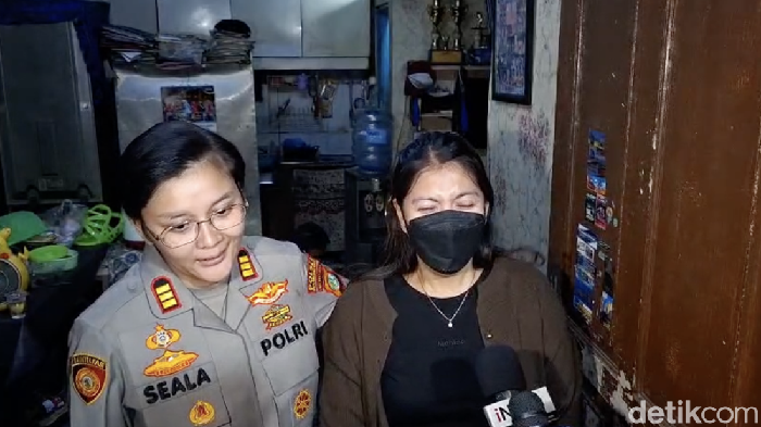 Ibunda Alvaro, Arumi (Kanan). (Adhfar Aulia Syuhada/detikcom)