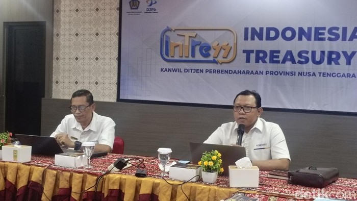 Kakanwil DJPb NTT Adi Setiawan saat pemaparan materi di Kantor DJPb Kupang, NTT, Senin (24/11/2025).