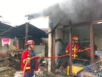 Kebakaran Hanguskan 4 Rumah Kos di Padang