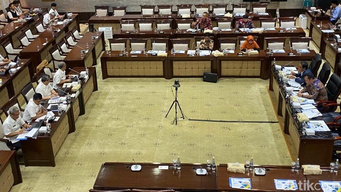 Kemenkeu rapat dengan Komisi XI