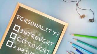 Merasa Introvert Tapi Juga Ekstrovert? Ini Ciri Kamu Ambivert