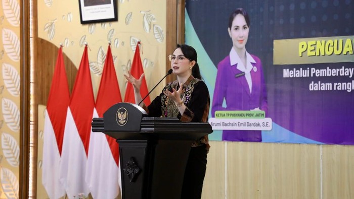 Ketua Posyandu Jawa Timur, Arumi Bachsin Emil Dardak