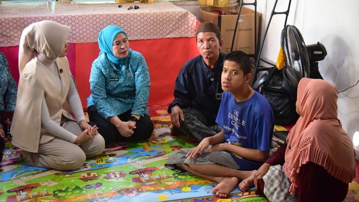 Ketua TP PKK Kota Palembang Dewi Sastrani Ratu Dewa menyambangi kediaman Ulil Albab