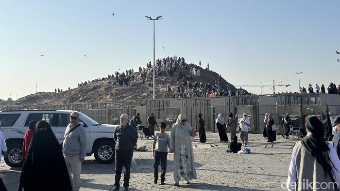 Kompleks pemakaman para syuhada yang mati syahid di Perang Uhud (Isal Mawardi/detikcom)