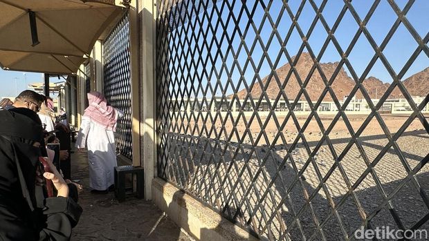 Kompleks pemakaman para syuhada yang mati syahid di Perang Uhud (Isal Mawardi/detikcom)