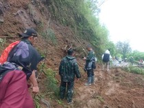 Jalur Pacet-Cangar Ditutup gegara Tanah Longsor di Mojokerto