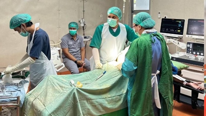 Konidisi ruang operasi RSUD Muna yang dibongkar dr Ruhwati.