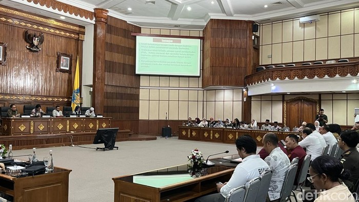 Kunjungan kerja Komite III DPD RI di Kantor Gubernur Bali, Senin (24/11/2025). (Rizki Setyo)