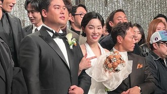 Lee Jang Woo dan Jo Hye Won Menikah, Bawa Buket Bunga Unik Berisi Kue Kenari