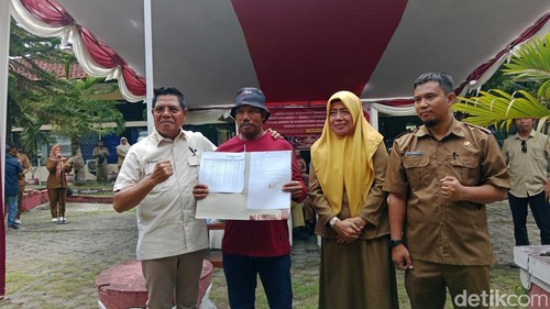 Lhauncing penyaluran bantuan permodalan bagi pelaku UMKM Lombok Timur, NTB, Senin (24/11/2025).