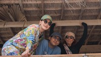 Kebersamaan ketiganya dalam menghabiskan waktu liburan. Foto: dok instagram Luna Maya