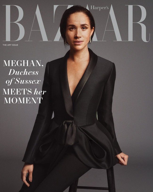 Meghan Markle mencuri perhatian setelah tampil di sampul majalah Harper’s Bazaar edisi Desember/Januari. Dengan berani Meghan menunjukkan sisi naturalnya dengan tidak mengenakan makeup.  Foto: dok. Harpers Bazaar US