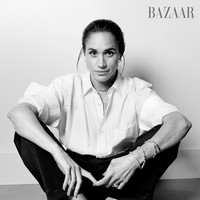 Dalam wawancara tersebut, Meghan pun membahas hubungannya dengan Pangeran Harry. Dalam salah satu kutipannya, Meghan berkata, “Tidak ada seorang pun di dunia yang mencintaiku lebih dari dia.” Foto: dok. Harpers Bazaar US