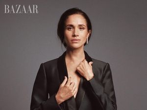Meghan Markle Dituding Ambil Gaun Desainer Usai Pemotretan Tanpa Izin