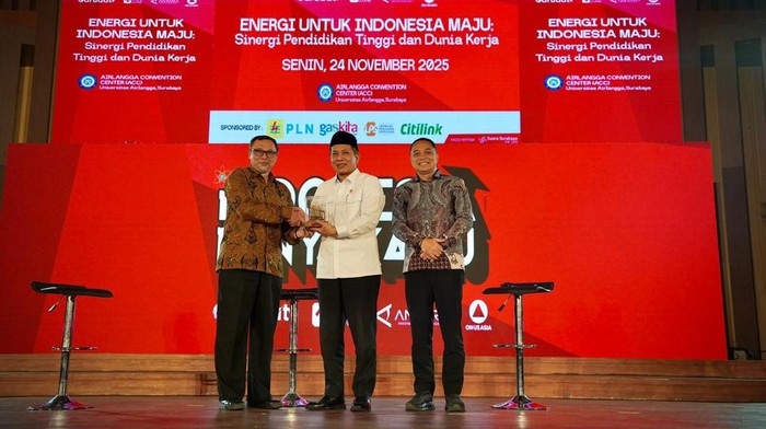 Menkop Ferry Juliantono (tengah). (dok. ist)