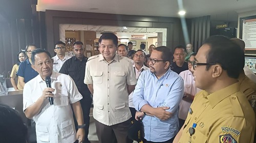 Menteri Perumahan dan Kawasan Permukiman (PKP) Maruarar Sirait dan Mendagri Tito Karnavian melakukan kunjungan ke Mall Pelayanan Publik (MPP) Denpasar, Senin (24/11/2025). (Ni Made Lastri Karsiani Putri-detikBali)