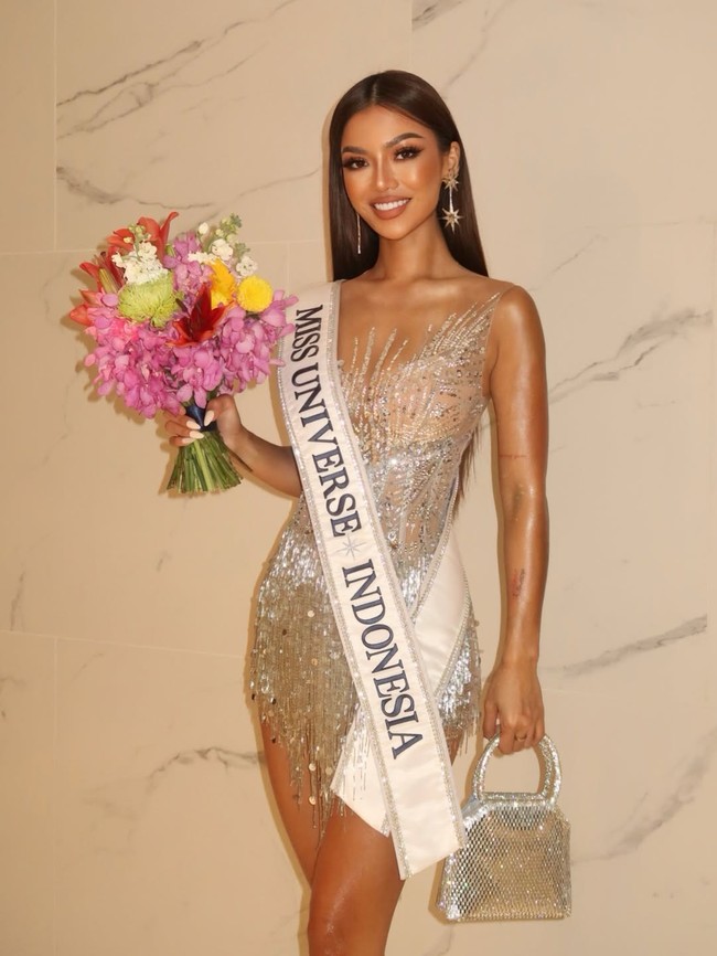 Pemenang penghargaan ditentukan oleh hasil voting. “Most Beautiful Skin… voted by all of you,” tulis wanita 29 tahun ini di caption Instagram. Foto: Instagram/@sanlyliuu