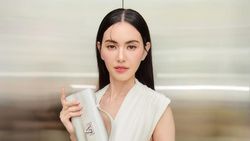 Pose Nagita Slavina Foto Bareng Bintang Thailand Davika Hoorne