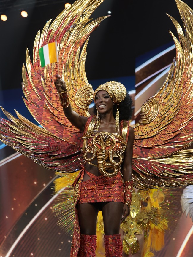 Selain penampilan fisik, banyak orang juga mengunggulkan Olivia Yace karena kepintarannya. Olivia cukup menonjol dalam sesi tanya jawab yang membuat netizen semakin terpukau. Foto: Instagram @olivia.yace