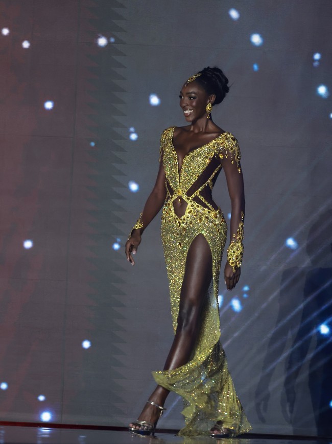 Côte dIvoire atau Pantai Gading diwakili oleh Olivia Yace. Olivia menuai cukup banyak prestasi selama Miss Universe 2025, termasuk sebagai Miss Côte dIvoire pertama yang masuk lima besar. Foto: Instagram @olivia.yace