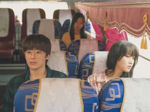 Video: Film Koo Kyo Hwan-Moon Ga Young Gulingkan Avatar di Korsel