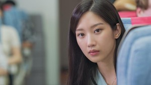 Moon Ka Young memerankan Eun Ho dalam adaptasi film China Us and Them ini. (Foto: dok. Showbox)
