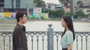 Sempat terpisah selama 10 tahun, keduanya dipertemukan dalam situasi yang berbeda. (Foto: dok. Showbox)