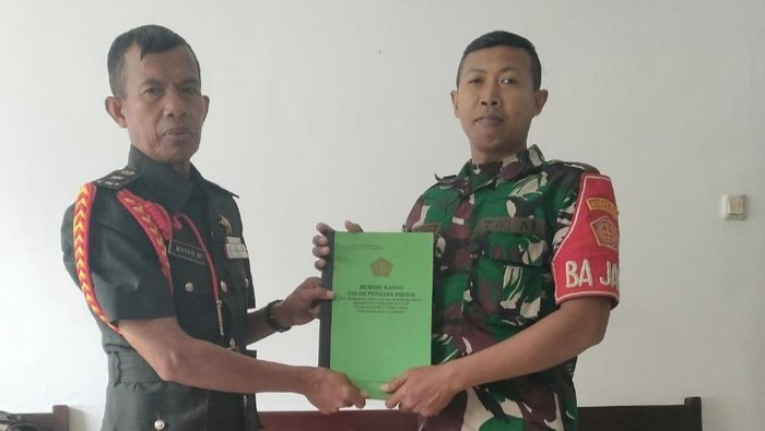 Penyerahan kasasi korban pelecehan oleh ayah tirinya, oknum perwira TNI AL yang divonis bebas.