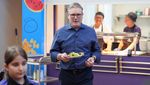 PM Keir Starmer Tinjau Welland Academy, Soroti Pentingnya Makanan Sekolah Gratis