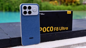 Untuk perangkat lunak, F8 Ultra menjalankan Xiaomi HyperOS 3 yang membawa fitur seperti Xiaomi HyperIsland untuk multitasking intuitif, Xiaomi HyperConnect untuk konektivitas lintas perangkat, dan Xiaomi HyperAI yang menyediakan alat produktivitas berbasis AI, termasuk AI Writing. Integrasi AI Agent – Gemini memungkinkan pengguna memanfaatkan kemampuan model Gemini dari Google untuk pencarian mendalam, generasi gambar dan video, hingga Gemini Live. Ponsel ini juga mendukung eSIM, NFC, pemindai sidik jari ultrasonik di layar, Wi-Fi 7, Bluetooth 6.0, dan jaringan 5G SA/NSA lengkap. Foto: Adi Fida Rahman/detikINET
