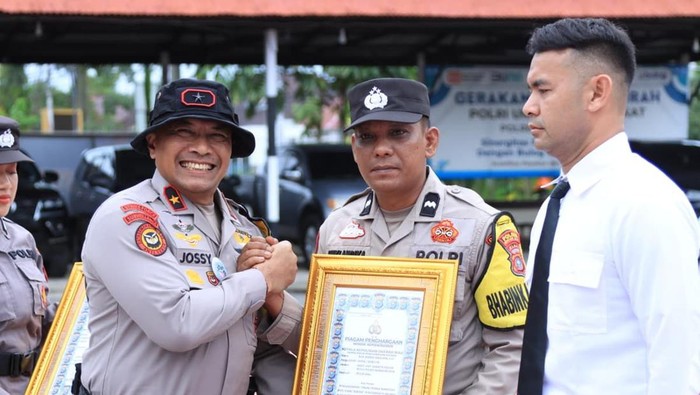 Polda Riau memberikan apresiasi kepada 6 personel Polres Inhil yang mengungkap 19 kg sabu.