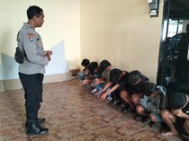 Gangster Pesta Miras di Tretes Diamankan, Polisi Temukan Sajam