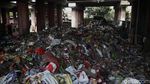 Potret Gunungan Sampah di Kolong Tol Priok