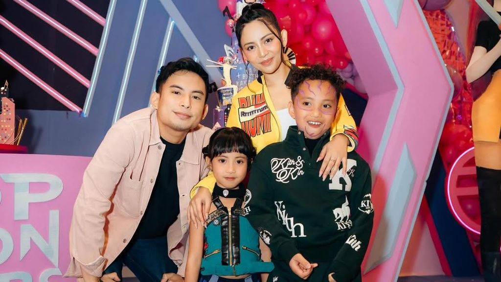 Rachel Vennya Rayakan Ultah Chava Bareng Okin: Fam Forever