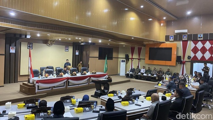 Rapat paripurna penetapan APBD 2026 tak dihadiri satupun pejabat Pemkot Parepare.