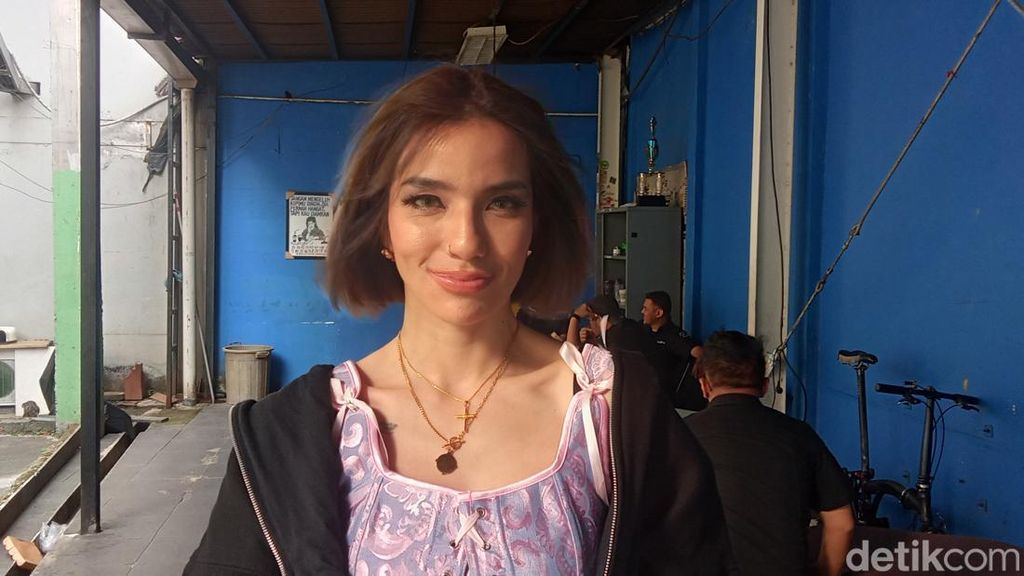 Air Mata dan Kebanggaan Sheila Marcia Saat Putrinya Jadi Finalis Gadis Sampul