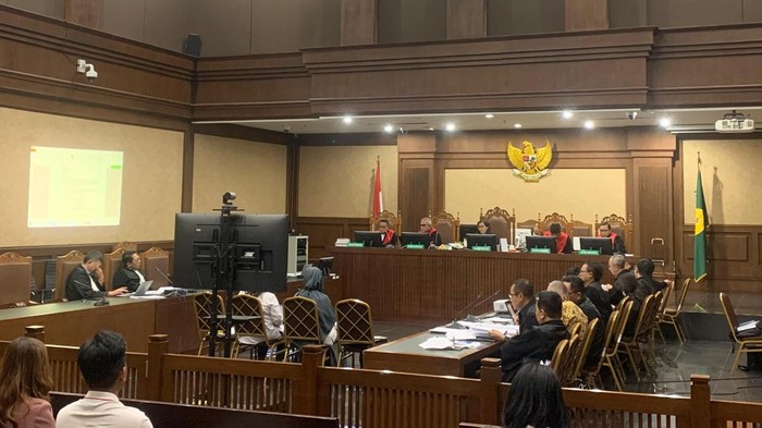 Sidang kasus korupsi jual-beli gas antara PT PGN dan PT IAE pada 2017-2021, Senin (24/11/2025)