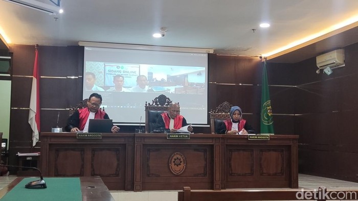 Sidang putusan kasus Mas-mas Pelayaran yang aniaya pacar driver ojol di Sleman dilaksanakan secara hybrid di PN Sleman, Senin (24/11/2025)