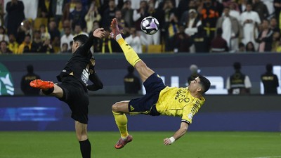 Gol Salto Spektakuler Ronaldo di Usia 40 Guncang Liga Arab