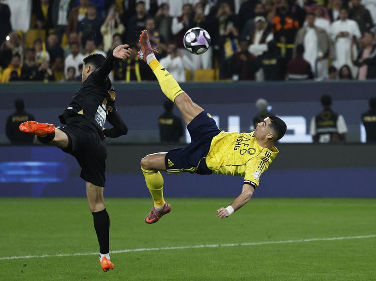 Gol Salto Spektakuler Ronaldo di Usia 40 Guncang Liga Arab